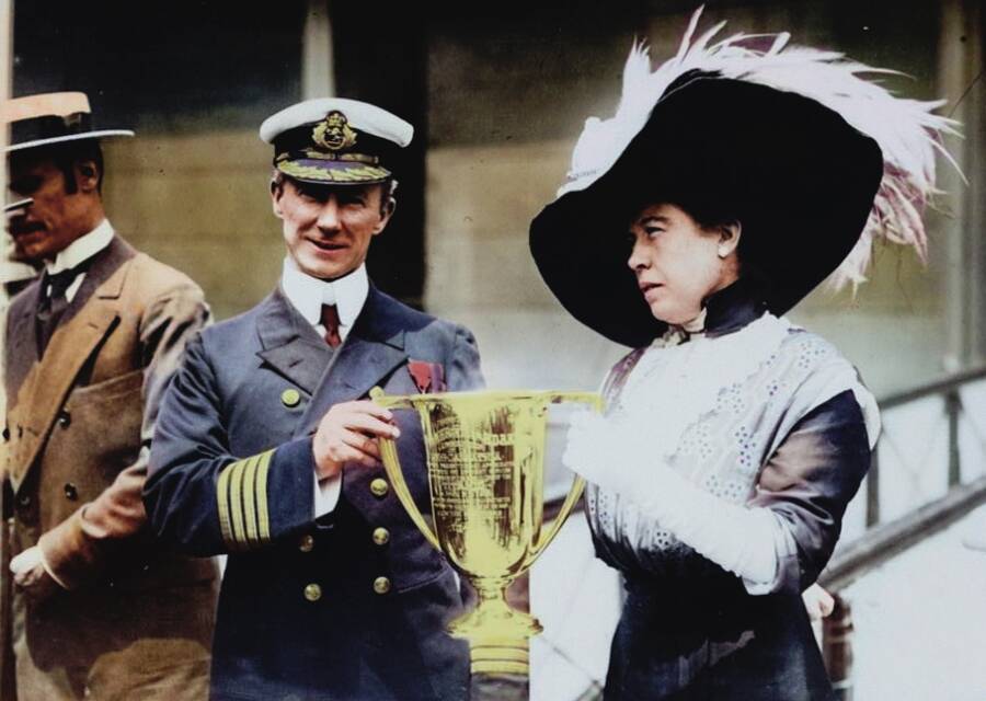 De Carpathia redt overlevenden